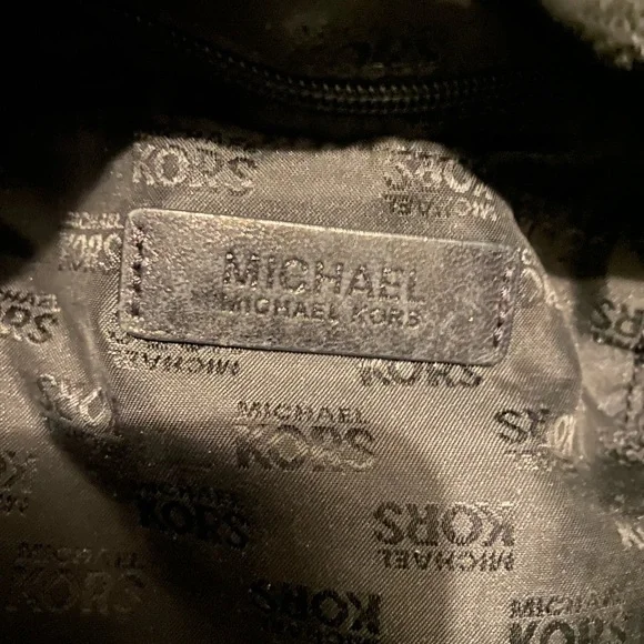 Michael Kors Black Leather Shoulder Bag with Gold Accents - Picture 3 of 4